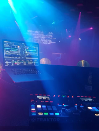 DJ Ylectric Zound - 90er Club Seven